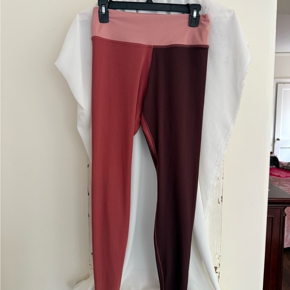 NWT Nike Women's Pink and Burgundy Leggings Size Medium - Picture 2 of 4